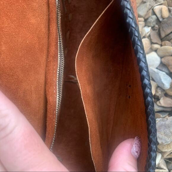 Vintage hand tooled leather turn lock purse - Picture 9 of 13